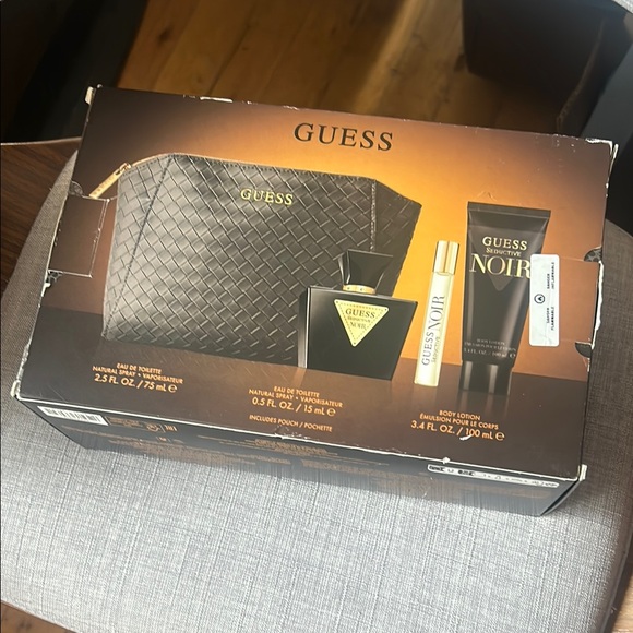GUESS Seductive Noir Fragrance Gift Set eau De Toilette Body Lotion - Picture 4 of 4